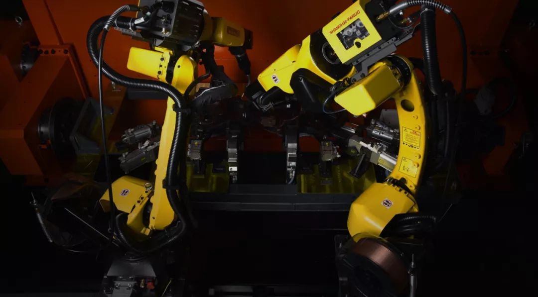 全新一代智能焊接机器人